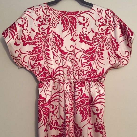 Beautiful Red Satin Swirl Top - Picture 2 of 4